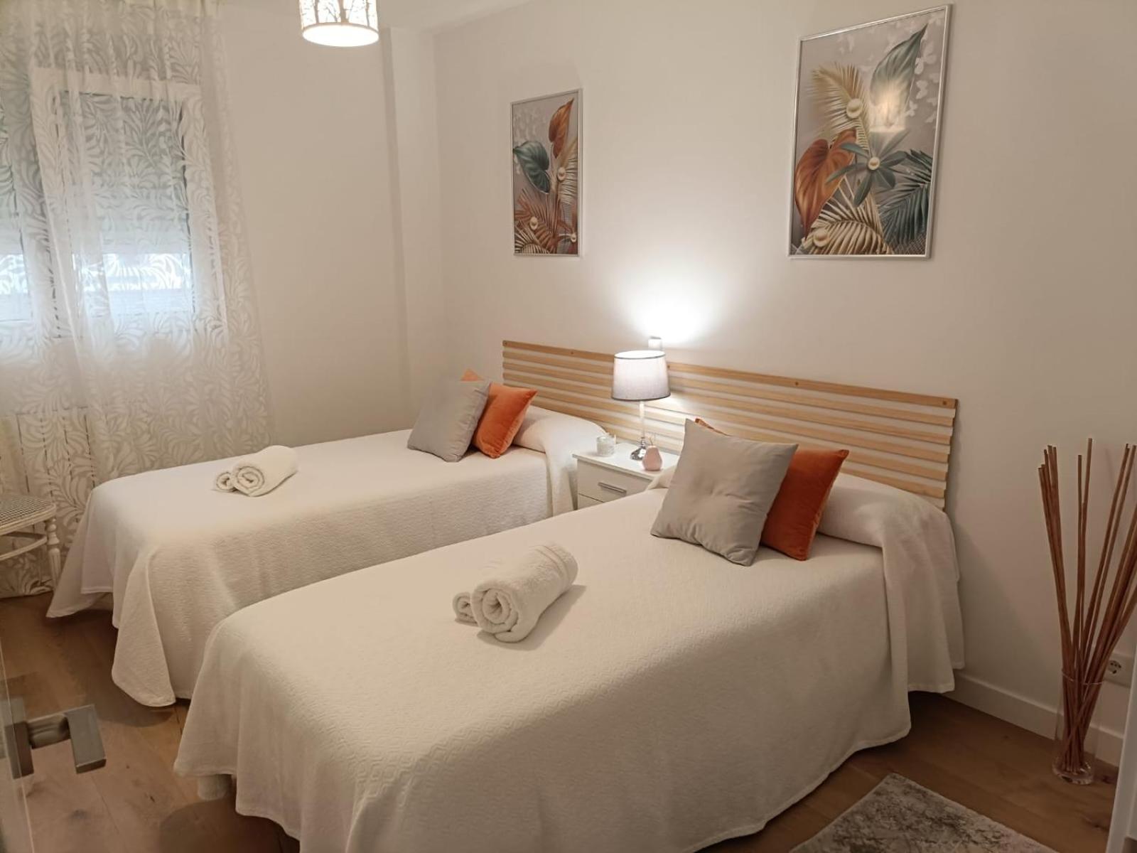 Bahia Ferry - Parking Y Desayuno Con Productos Tipicos Incluidos Appartement Santander
